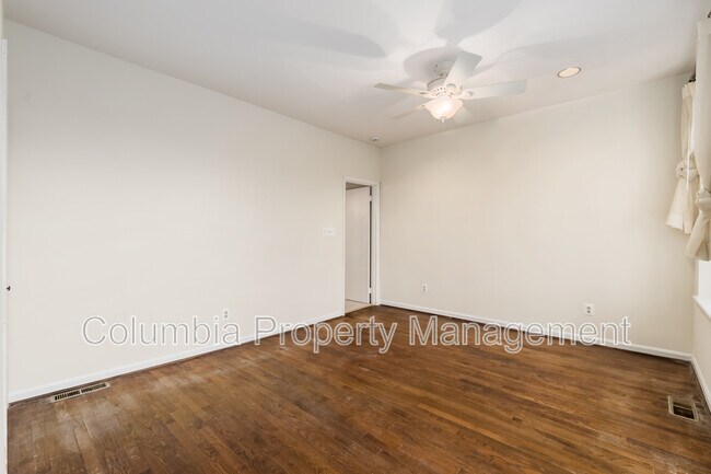 Building Photo - 127 11th St NE