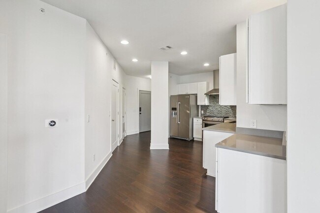Building Photo - 908 Nueces St