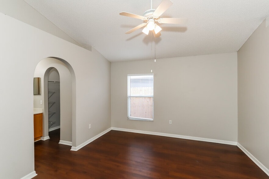 Building Photo - 30542 Double Dr