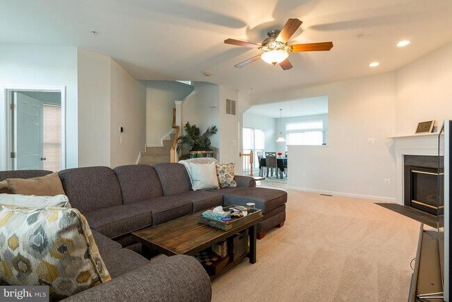 Building Photo - 1752 Theale Way
