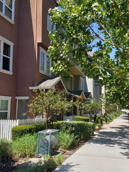 Building Photo - 1319 De Altura Common