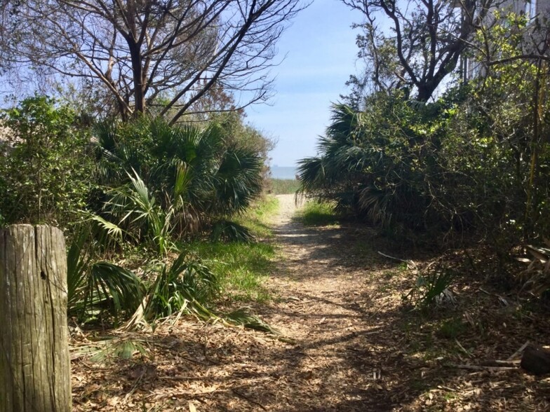 1st Street Beach Path - 422 Seabreeze Dr