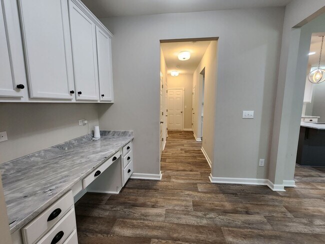 Building Photo - 3 Bedroom Townhome Community on Lake Wylie