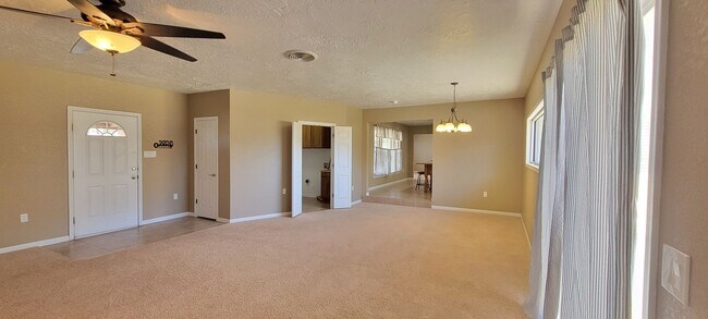 Building Photo - LARGE HOME WITH MANY UPDATES