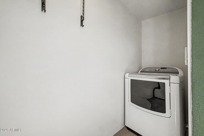 Building Photo - 521 W Mariposa St