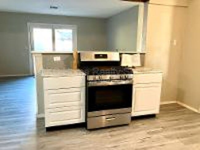 Building Photo - 6812 S Land Ave