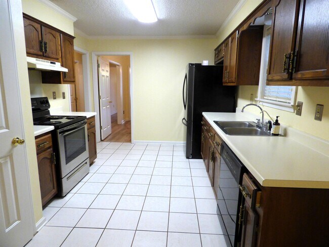 Building Photo - 2244 Lake Hill Ct
