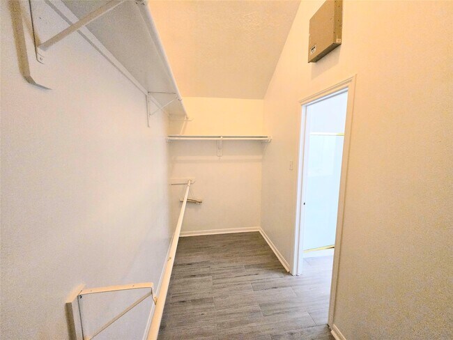 Building Photo - 4018 N Crystal Lake Cir