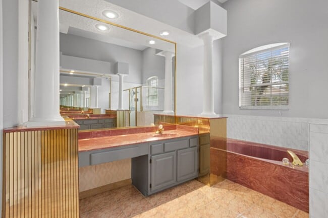 Building Photo - 2-Story pool home in The Fairways of Hunters Creek