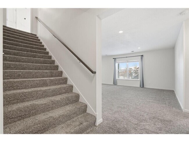 Building Photo - 5610 Xene Ln N