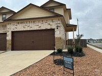 Building Photo - Luxury Townhome