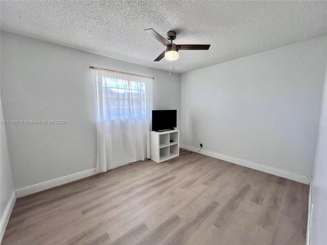 Building Photo - 2 bedroom in Hollywood FL 33024