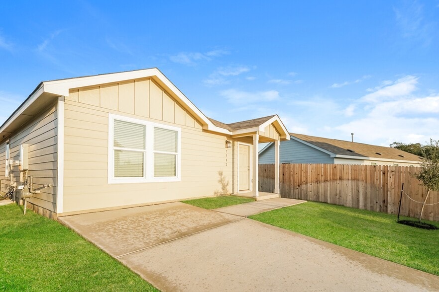 Primary Photo - 7382 Cultivator Way