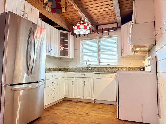 Building Photo - Serene Loft-Style Log Cabin on a Private Acre Near Beaches & Downtown Milford