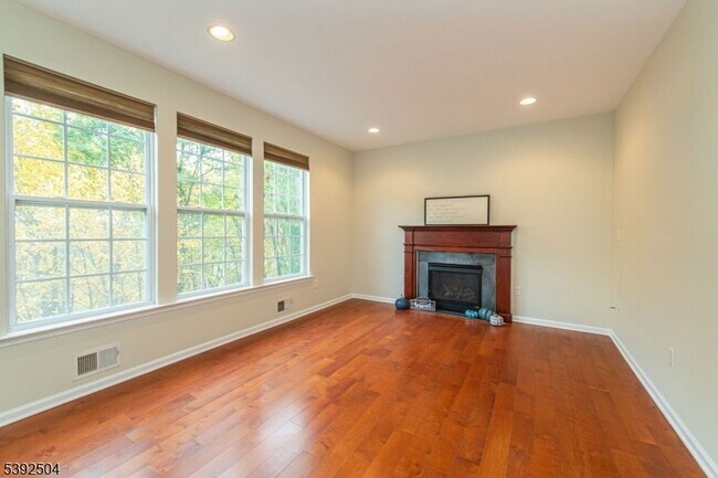 Building Photo - 36 Winding Hill Dr