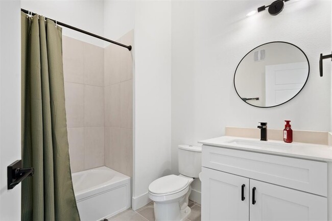 Building Photo - 1811 Webberville Rd