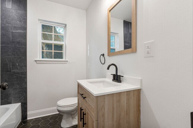 Building Photo - 1166 N Boston Pl