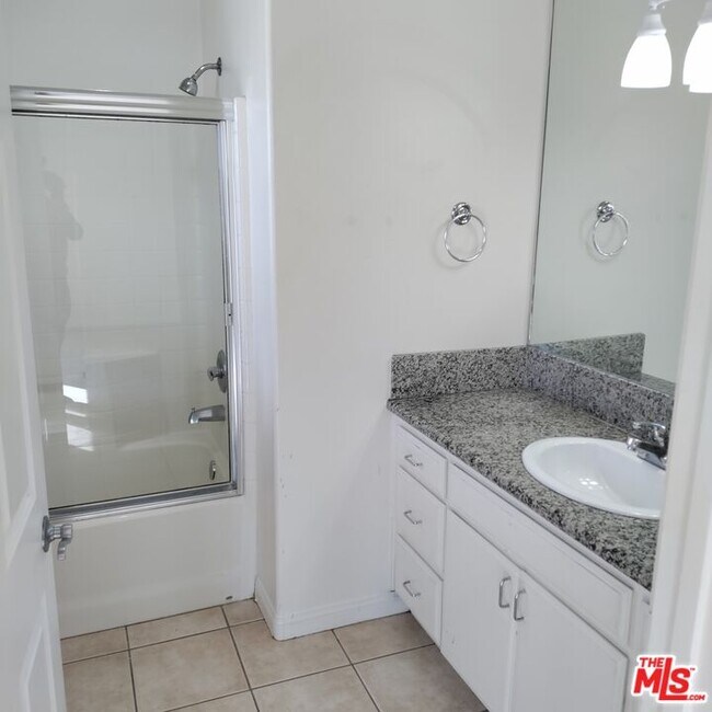 Building Photo - 12375 Osborne Pl