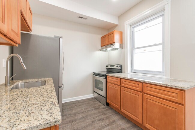 Building Photo - 917 W Duncannon Ave