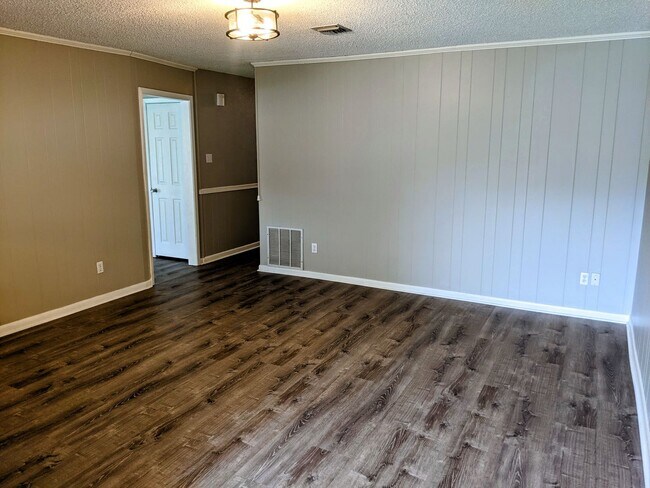 Building Photo - Central Lafayette Charmer