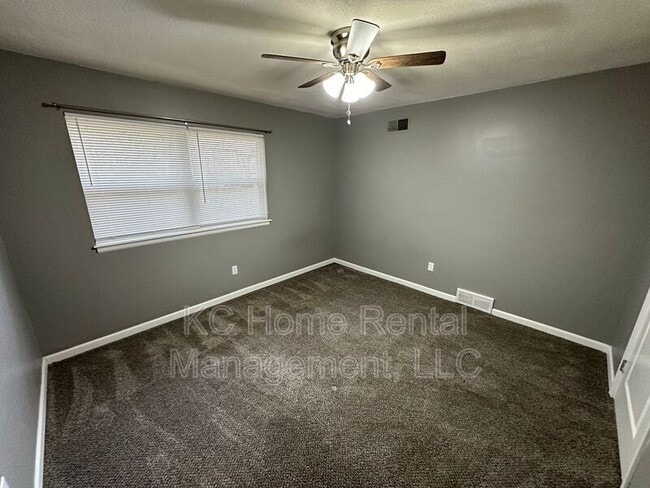 Building Photo - 800 S Willow Dr
