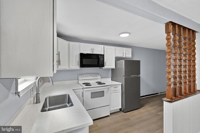 Building Photo - 153 W 21st St