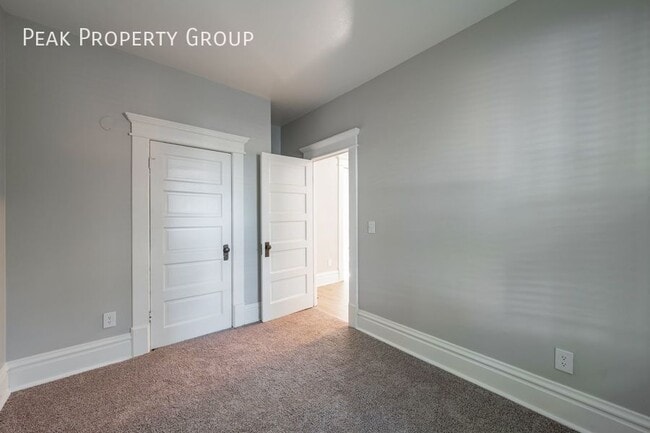 Building Photo - 950 Delaware Ave