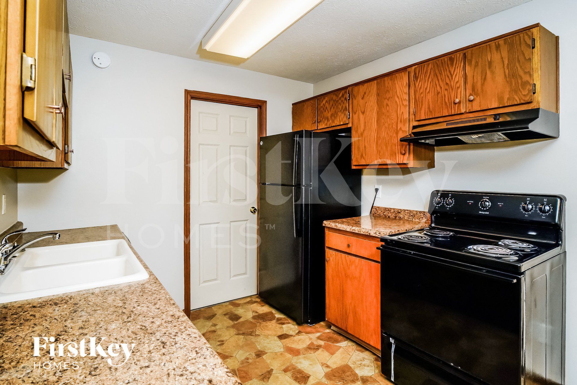 Building Photo - 8631 Pleasant Creek Ct