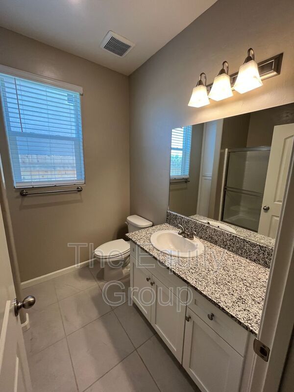 Building Photo - 4526 W Flagstaff Ave