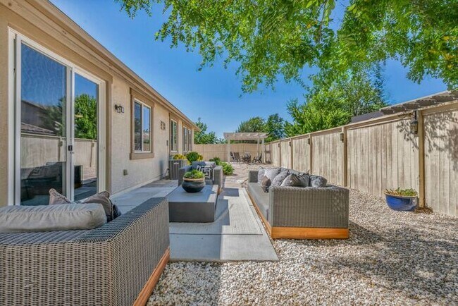 Building Photo - Beautiful 4-Bedroom Home in Damonte Ranch