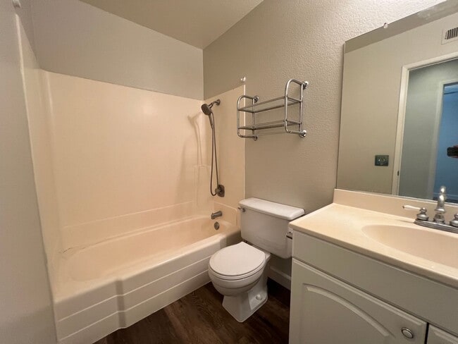 Building Photo - Beautiful 3 Bed 2.5 Bath Anaheim Hills Home