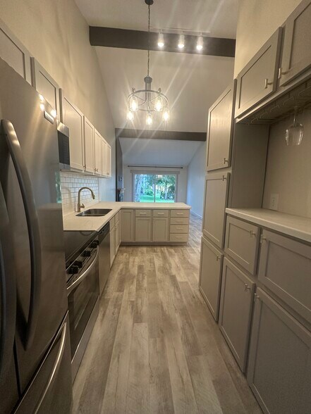 Building Photo - 61 Breezy Knoll Ln