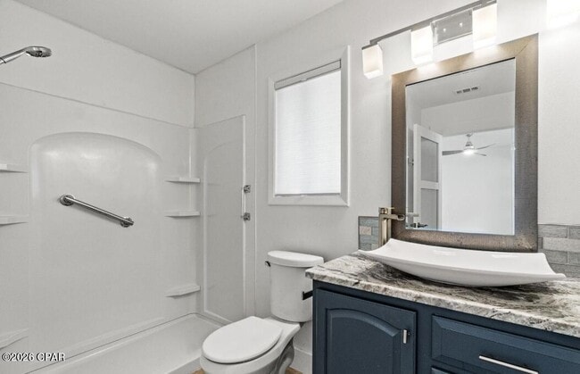 Building Photo - 421 Oleander Cir