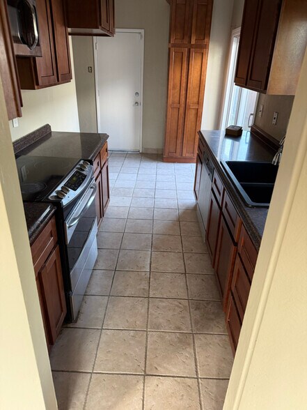 Building Photo - 14550 Acapulco Rd