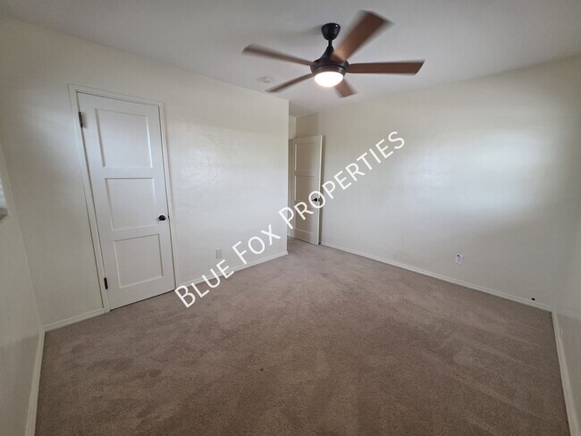 Building Photo - 1301 E Lee St