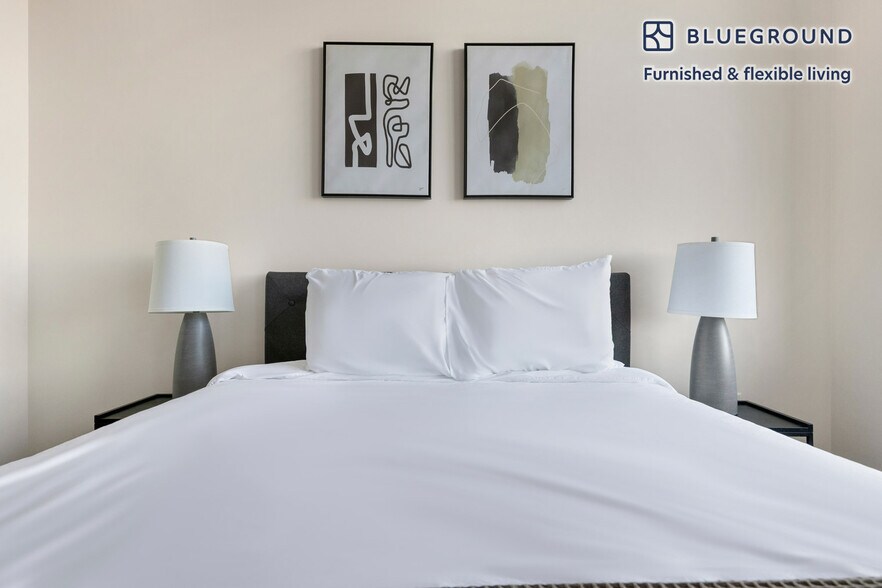 Building Photo - 1647 N Milwaukee Ave