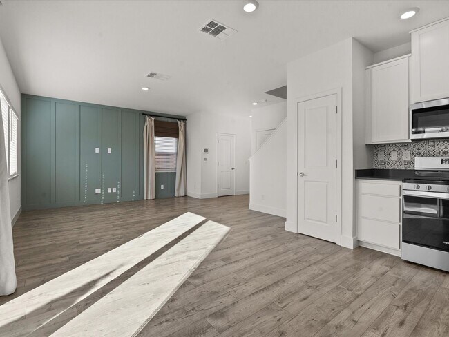 Building Photo - The Magnolia - 3 Bedroom plus loft, 2.5 Ba...