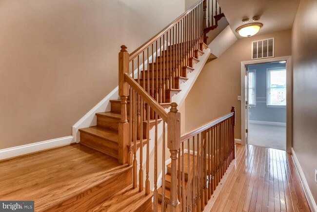 Building Photo - 1290 Harbor Island Walk