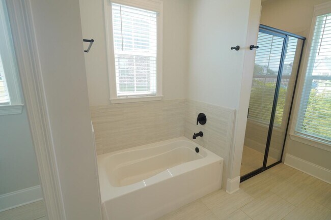 Building Photo - 3846 Arbor Dr