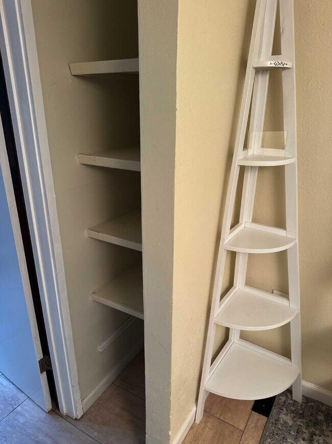 Building Photo - 25 Vía Delizia