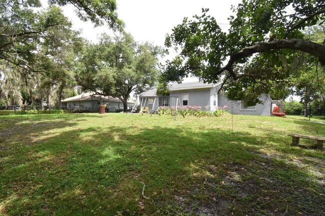 Building Photo - 4854 Lark Dr