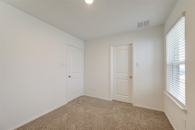 Building Photo - 24434 Elmwood Falls Dr