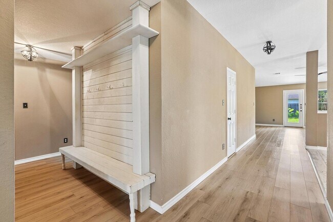 Building Photo - 2656 Bradley Ln