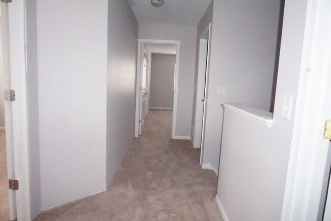 Building Photo - Rare find-3 Bedroom spacious corner unit with Den, 2.5 baths and 2 car garage