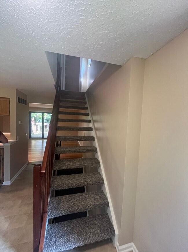 Building Photo - 71 Broxbourne Dr