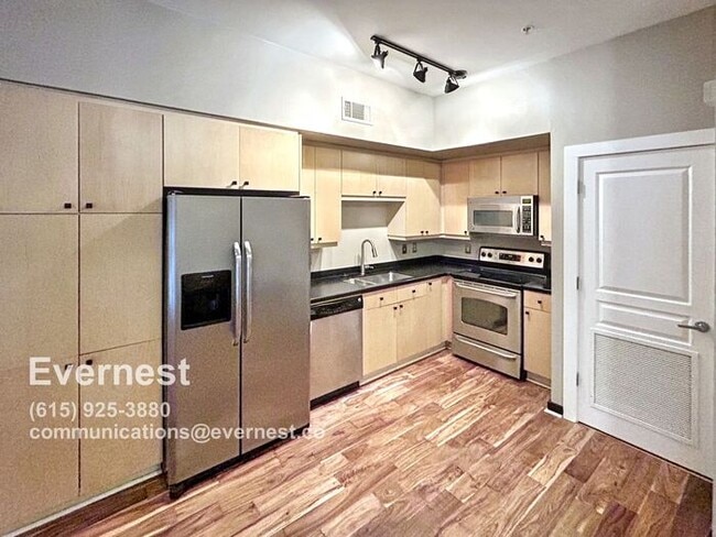 Building Photo - Modern 1-Bedroom Condo with Prime Location...