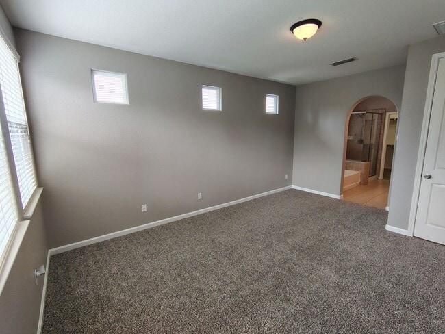 Building Photo - 880 Raccoon Valley Dr