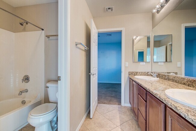 Building Photo - Summerlin Home with downstairs Bed/Bath & Large Patio with Courtyard!