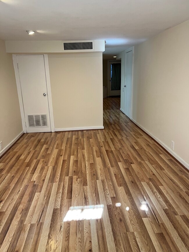 Building Photo - 1825 Swann St NW