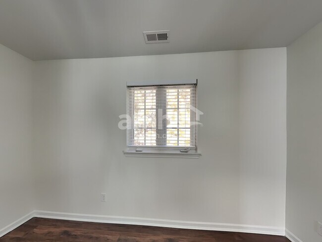 Building Photo - 3007 Linstead Dr